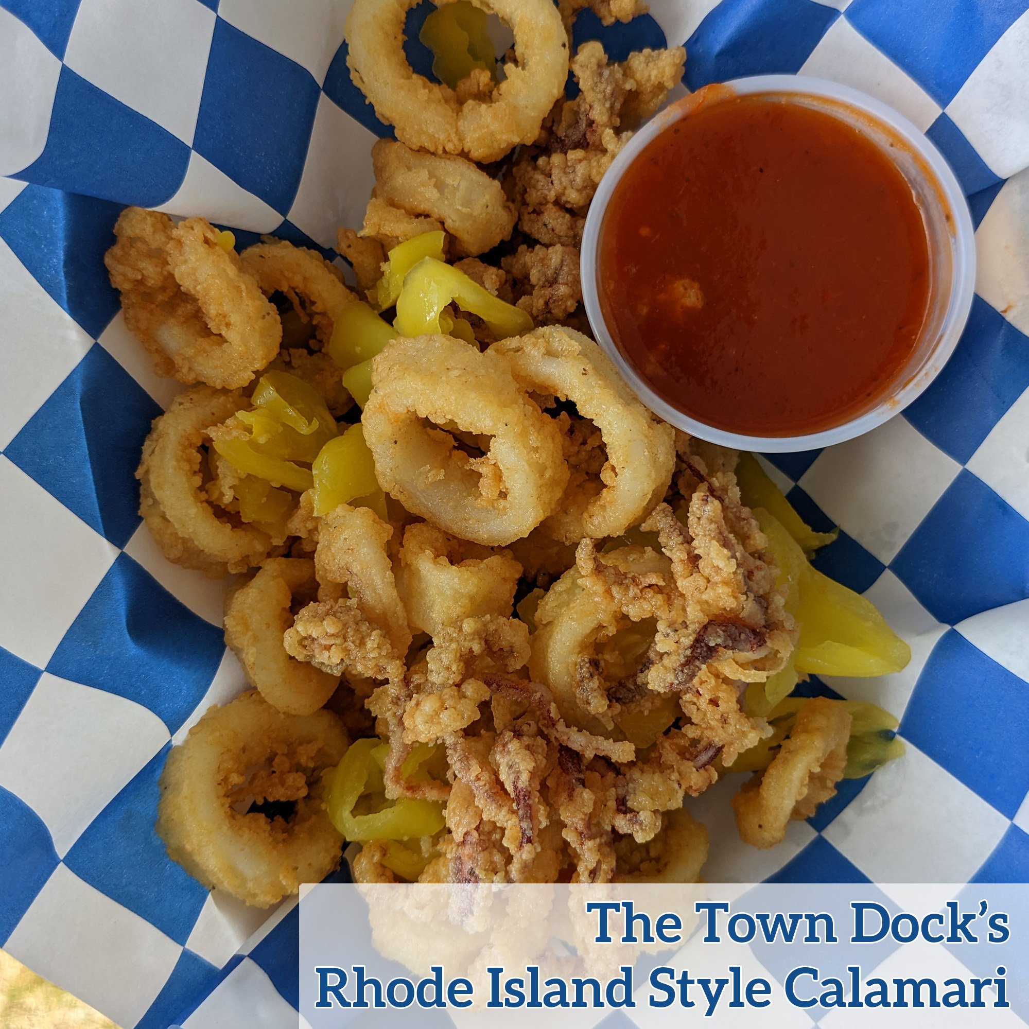 Calamari rings and tentacles, fried, with hot peppers and a side of marinara